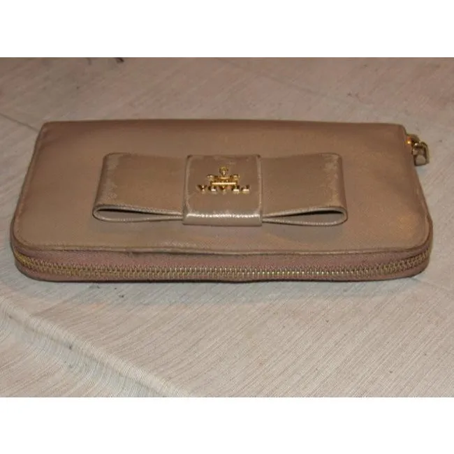 Prada Pale Pink /Nude Leather Pre Owned Wallet w Lots of Pockets & a Bow